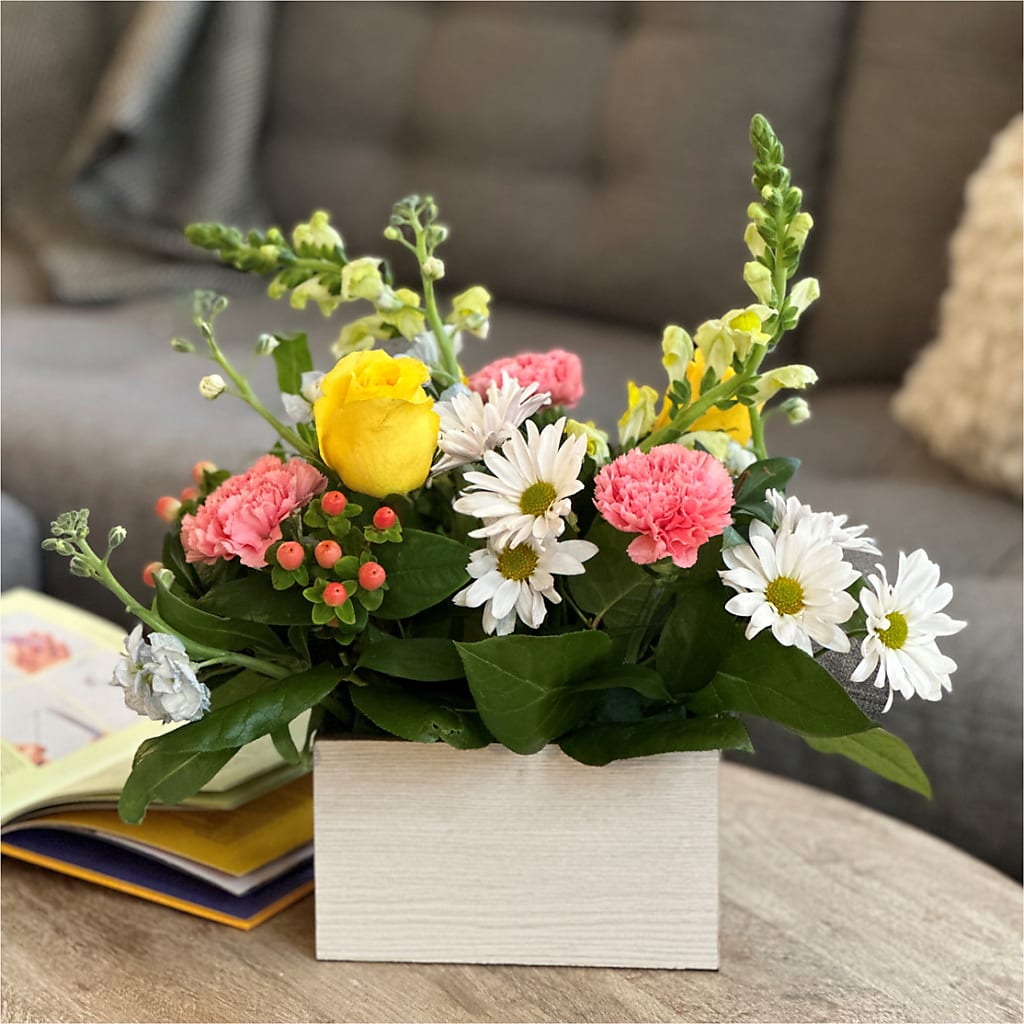Sun Salutation Box Bouquet – ANTONIO FLOWERS & GIFTS, Miami FL