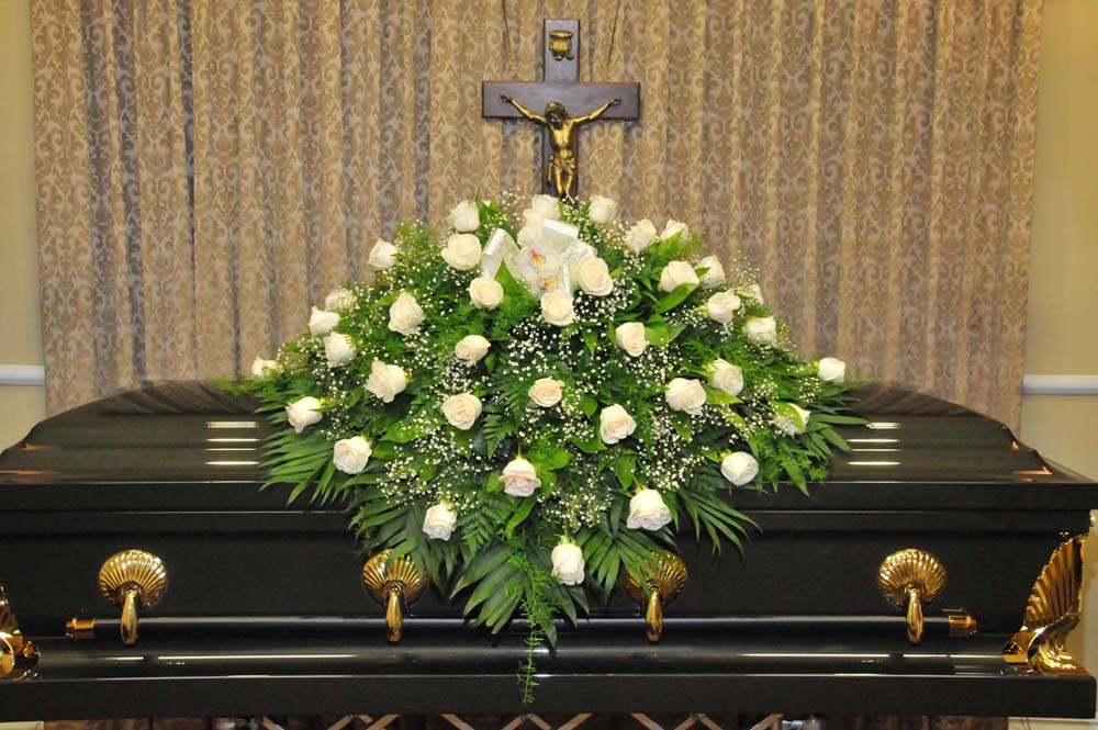 CASKET SPRAY ALL ROSES